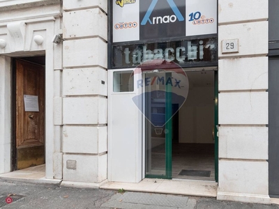 Negozio/Locale commerciale in Affitto in Via Fratelli Porcellaga 27 a Brescia