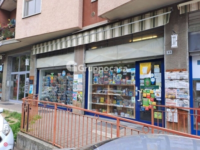 Negozio/Locale commerciale in Affitto in Via S. Caterina da Siena 27 A a Magenta