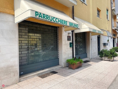Negozio/Locale commerciale in Affitto in Via Scuderlando 182 b a Verona