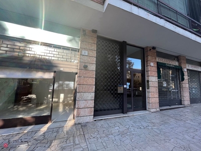 Negozio/Locale commerciale in Affitto in Via Veneto a Brescia