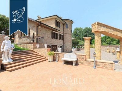 Prestigiosa villa di 400 mq in vendita, Giussago, Italia