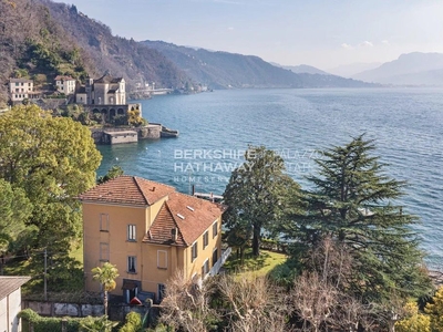 Prestigiosa villa di 460 mq in vendita Maccagno, Italia