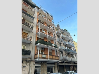 Quadrilocale in Vendita a Bari, zona VIA FRANCESCO NETTI,5, 158'000€, 90 m²