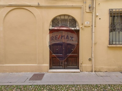 Quadrilocale in Vendita a Ferrara, zona Centro storico, 239'000€, 90 m², arredato