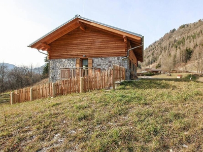 Scoprite la splendida Valle del Tesino durante una vacanza in questa confortevole casa bifamiliare c