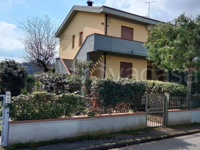 Villa a Schiera in in vendita da privato a Poggibonsi via Andorra, 8