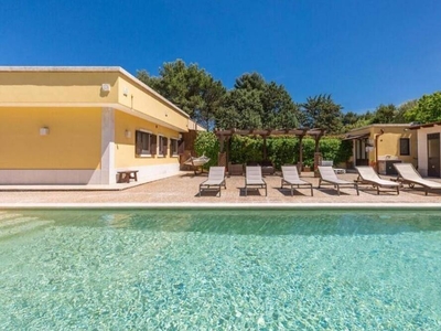 Villa Dosagiri con piscina