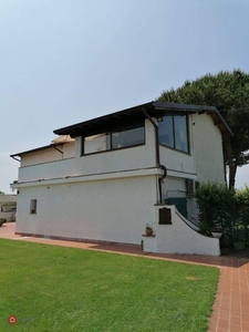 Villa in Affitto in a Camaiore