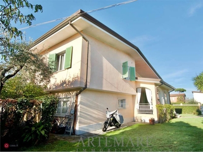 Villa in Affitto in Via G. Viner 70 a Forte dei Marmi