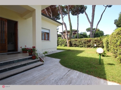 Villa in Affitto in Via L. Quartieri a Forte dei Marmi