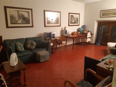 Villa in Affitto in Via Manzoni a Valmadrera