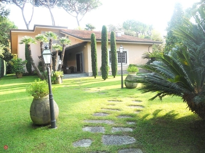 Villa in Affitto in Via Nino Bixio a Forte dei Marmi