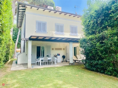 Villa in Affitto in Via Padre Ignazio da Carrara a Forte dei Marmi