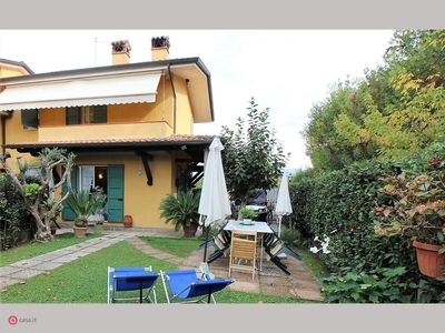 Villa in Affitto in Via Padre Ignazio da Carrara a Forte dei Marmi