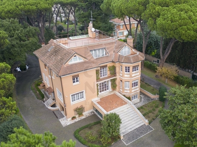 Villa in vendita 15 Stanze da letto a Roma