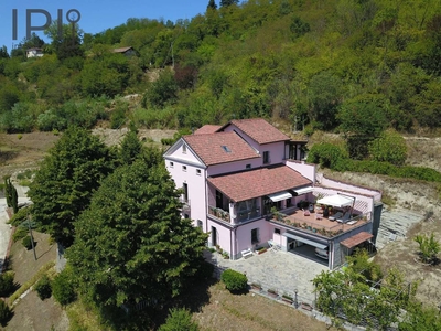 Villa in vendita 4 Stanze da letto a Acqui Terme