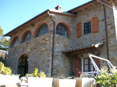 Villa in vendita 4 Stanze da letto a Civitella In Val Di Chiana