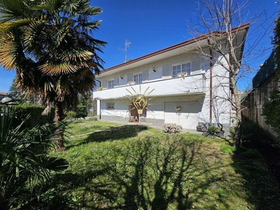 villa in vendita a BarzanÃÂ²