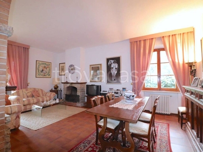 Villa in vendita a Sovicille via Raffaello 4