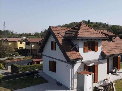 villa in vendita a Travedona Monate