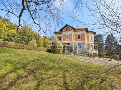 Villa di 1260 mq in vendita Varese, Italia