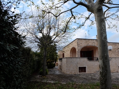 Villa (zona residenziale) di 6 vani /590 mq a Fasano
