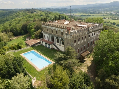 Castello con giardino a Reggello