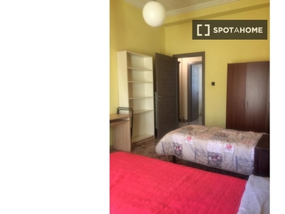 Posti letto in affitto in appartamento con 2 camere a Torino