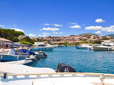 Affascinante appartamento a Porto Rotondo con terrazza e piscina