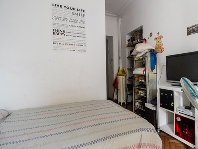 Ampia camera in appartamento con 6 camere da letto a Vanchiglia, Torino