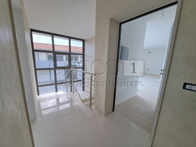 Appartamento con terrazzo in via zocco, Montegalda
