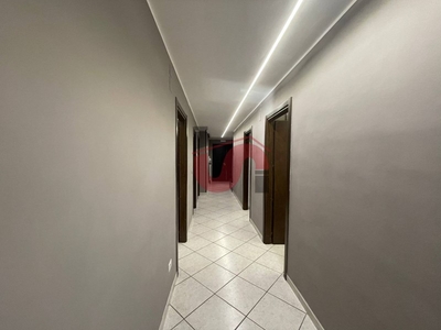 Appartamento in Affitto a Benevento, zona CENTRO STORICO, 750€, 120 m²