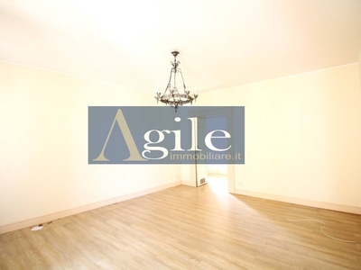 Appartamento in Vendita a Ascoli Piceno, zona Centro Storico, 150'000€, 125 m²