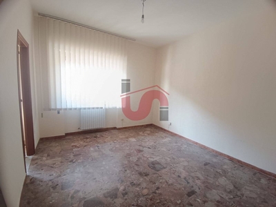 Appartamento in Vendita a Benevento, zona Centro, 155'000€, 145 m²