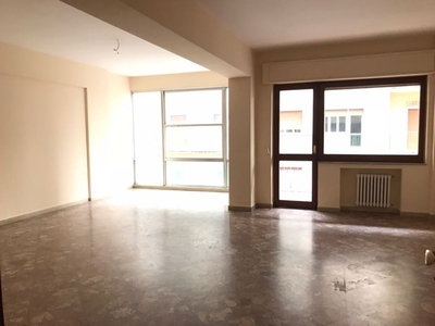 Appartamento in Vendita a Benevento, zona CENTRO STORICO, 165'000€, 120 m²