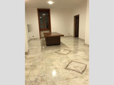 Appartamento in Vendita a Benevento, zona CENTRO STORICO, 490'000€, 400 m²