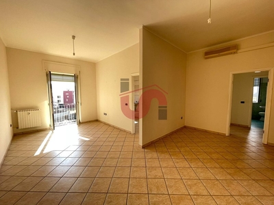 Appartamento in Vendita a Benevento, zona CENTRO STORICO, 95'000€, 150 m²