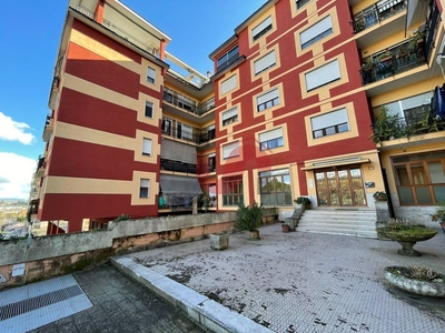 Appartamento in Vendita a Benevento, zona Libertà, 135'000€, 120 m²