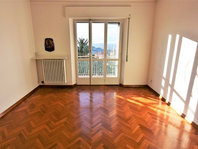 Appartamento in Vendita a Fermo, zona Piazzetta, 68'000€, 92 m²