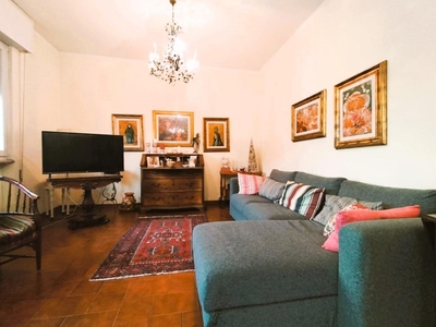 Appartamento in Vendita a Lucca, zona Arancio, 187'000€, 110 m², arredato, con Box