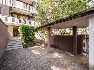Appartamento in Vendita a Roma, zona Mostacciano, 590'000€, 172 m²