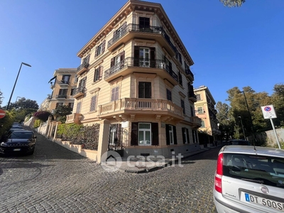Appartamento in Vendita in Via Belsito a Napoli