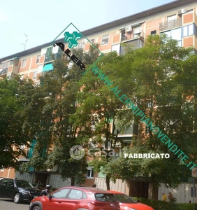 Appartamento in Vendita in Via dei Salici 37 a Milano