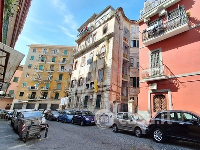Appartamento in Vendita in Via Giacinto Albino a Napoli