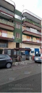 Appartamento in Vendita in Via Luigi Piscettaro 70 a Napoli