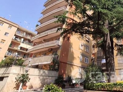 Appartamento in Vendita in Viale delle Mimose 8 a Napoli