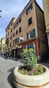 Appartamento in Vendita in Vico Traù a Genova