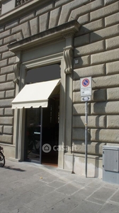 Attività/Licenza commerciale in Vendita in Piazza Cesare Beccaria 16 a Firenze