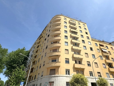 Bilocale in Vendita a Roma, zona S.Giovanni, 309'000€, 61 m²