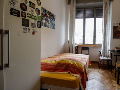 Camera arredata in appartamento con 6 camere da letto a Vanchiglia, Torino